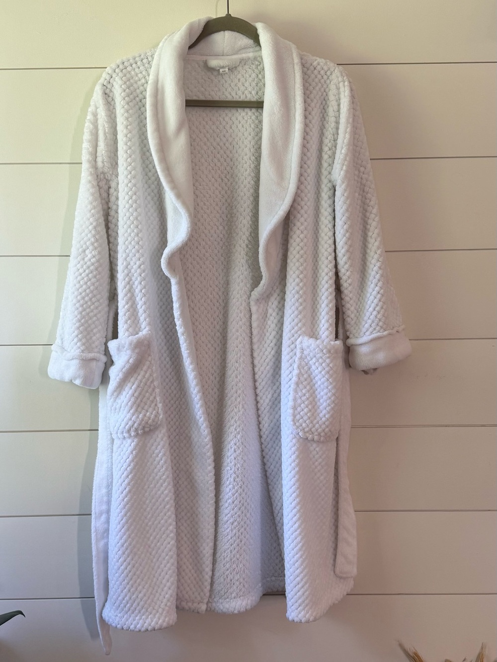 Plush Women's Robe in White from Ulta